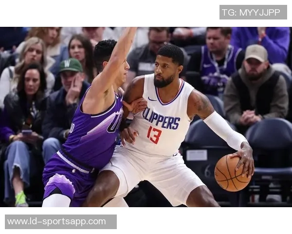 小卡复出状态良好半场8投4中贡献12分2篮板1助攻