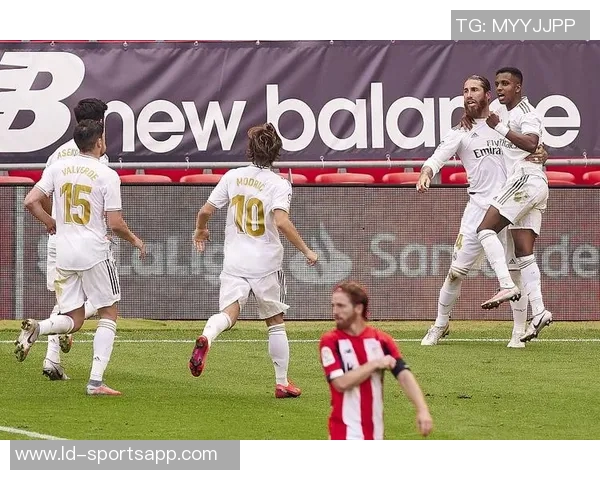 拉莫斯点赞引热议莫德里奇与拉莫斯或将在米兰重聚的可能性分析