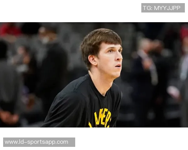 里夫斯坚定信心称球队需团结一心如老詹所言共同争胜