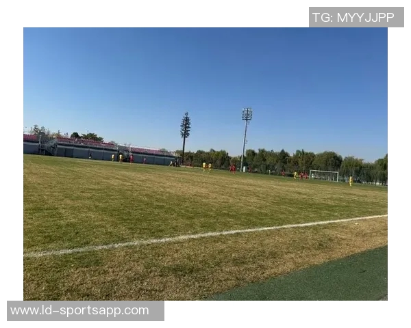 上海海港U15队大胜海门珂缔缘U15队七球狂胜展现青少年足球实力