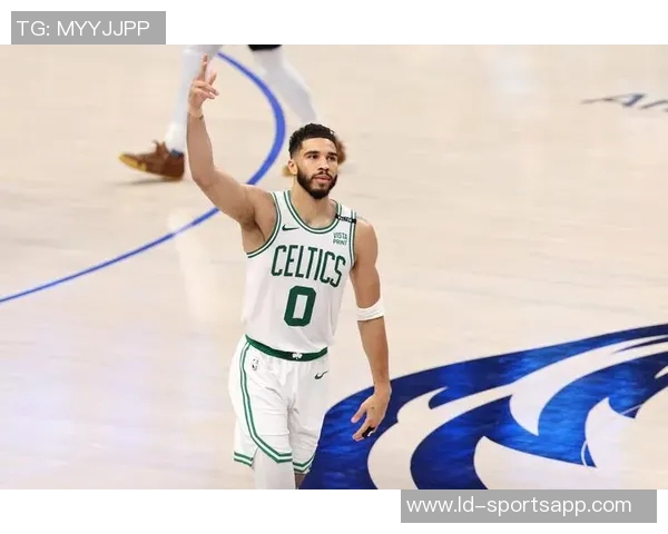 塔图姆分享惊艳扣篮视频引发热议鞋子成关键因素引发讨论