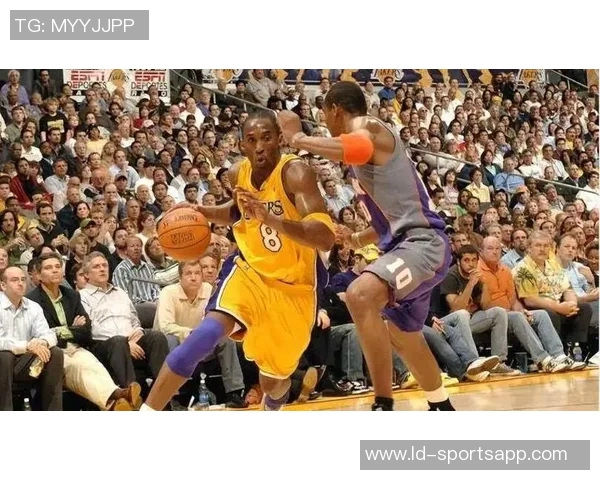 科比与詹姆斯的湖人岁月对比：从32岁到34岁的传奇之路